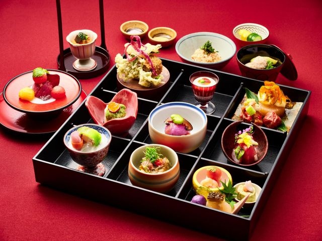 オクマ プライベートビーチ ＆ リゾート 夕食会場　いじゅ（和定食）